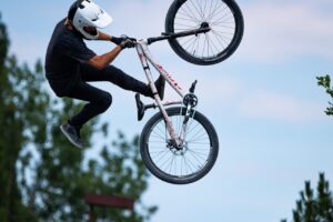 Akcesoria rowerowe Giant: jak dobrać dodatki do stylu jazdy, sezonu i potrzeb serwisowych